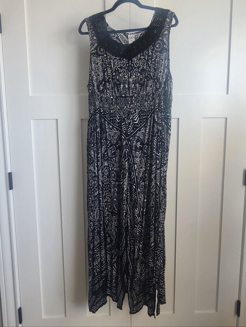 Bila NWT Black & White Sleeveless Maxi Dress Crochet Trim  Handkerchief Hem XXL